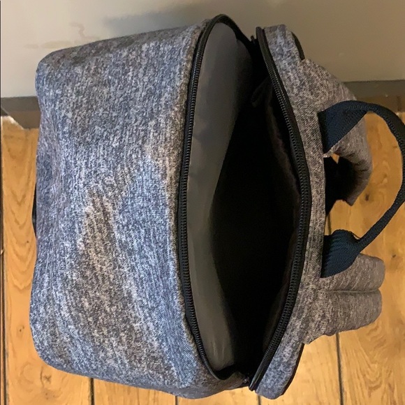 NWOT ADIDAS Essentials Backpack - Picture 3 of 3